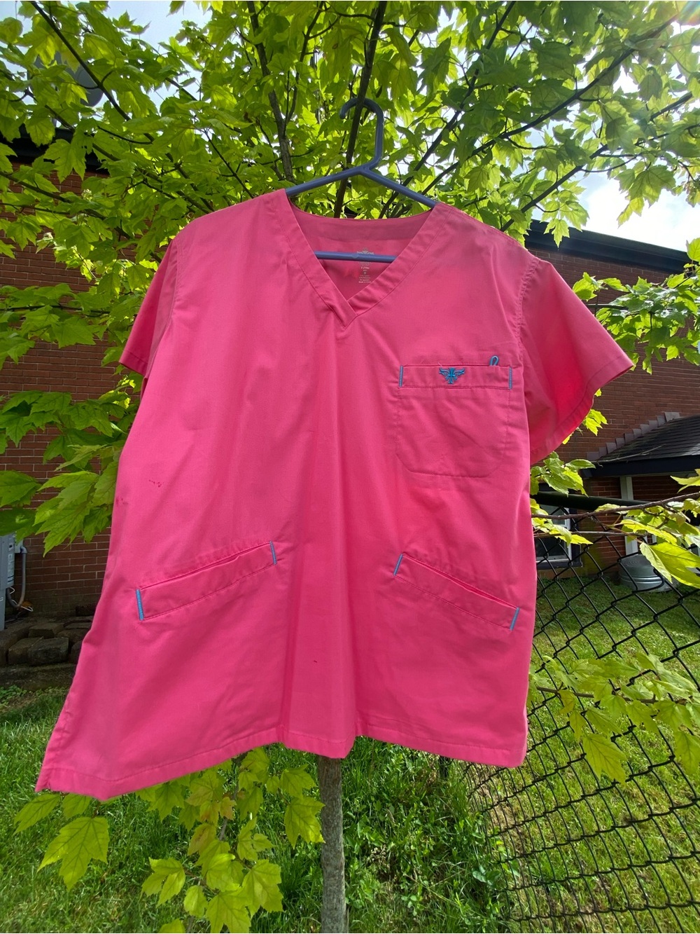 Med Couture Scrub Top MEDIUM 
Style 8403.